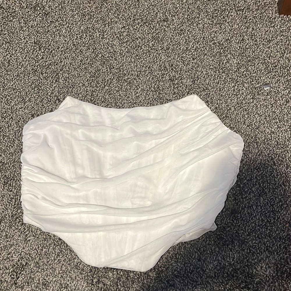 Boned white crop top from Zara